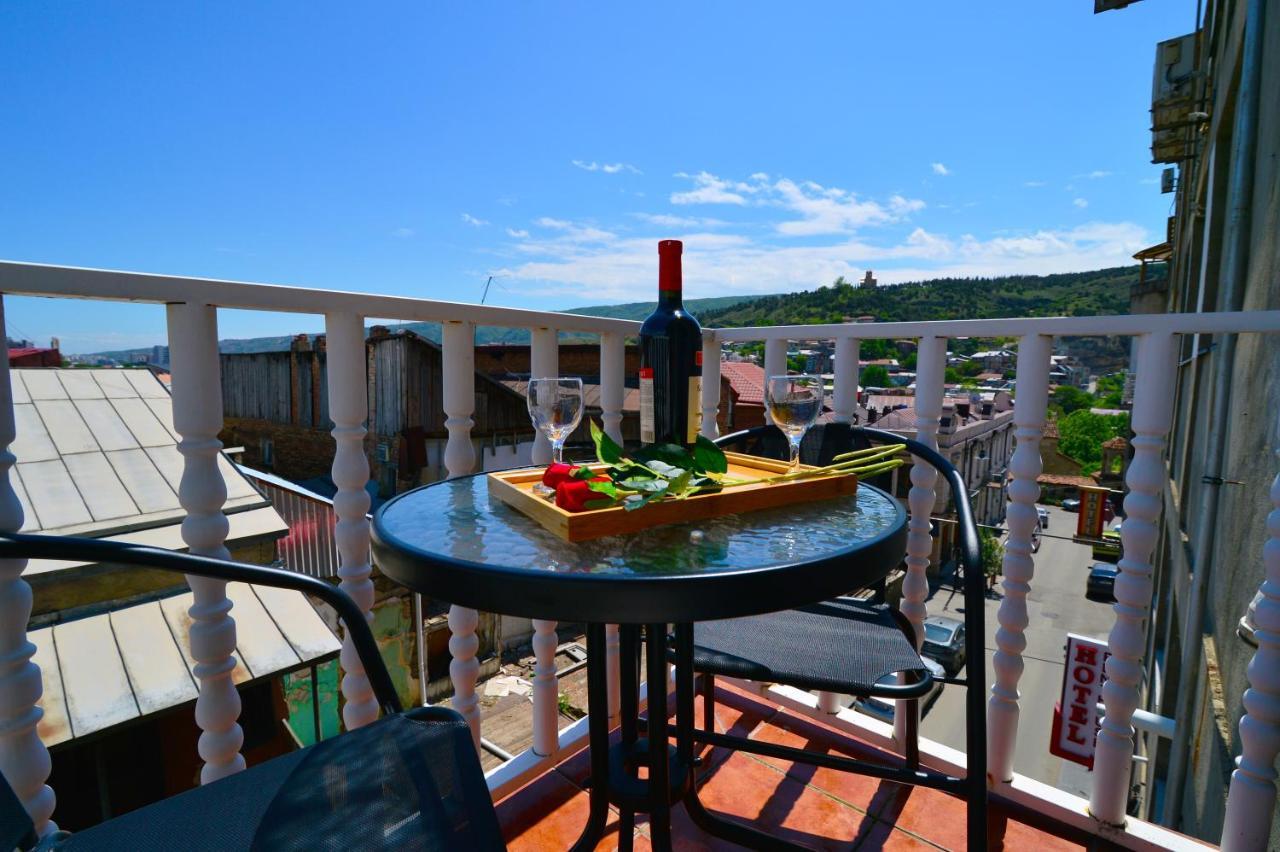 Hotel Blissdom Тбілісі Екстер'єр фото